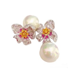 TWISTED FLORAL WITH BAROQUE PEARL EARRIGNS