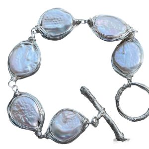 ZEVAR COIN PEARL BRACELET IN SILVER