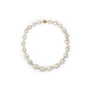 CLASSIC WHITE BAROQUE PEARL NECKLACE