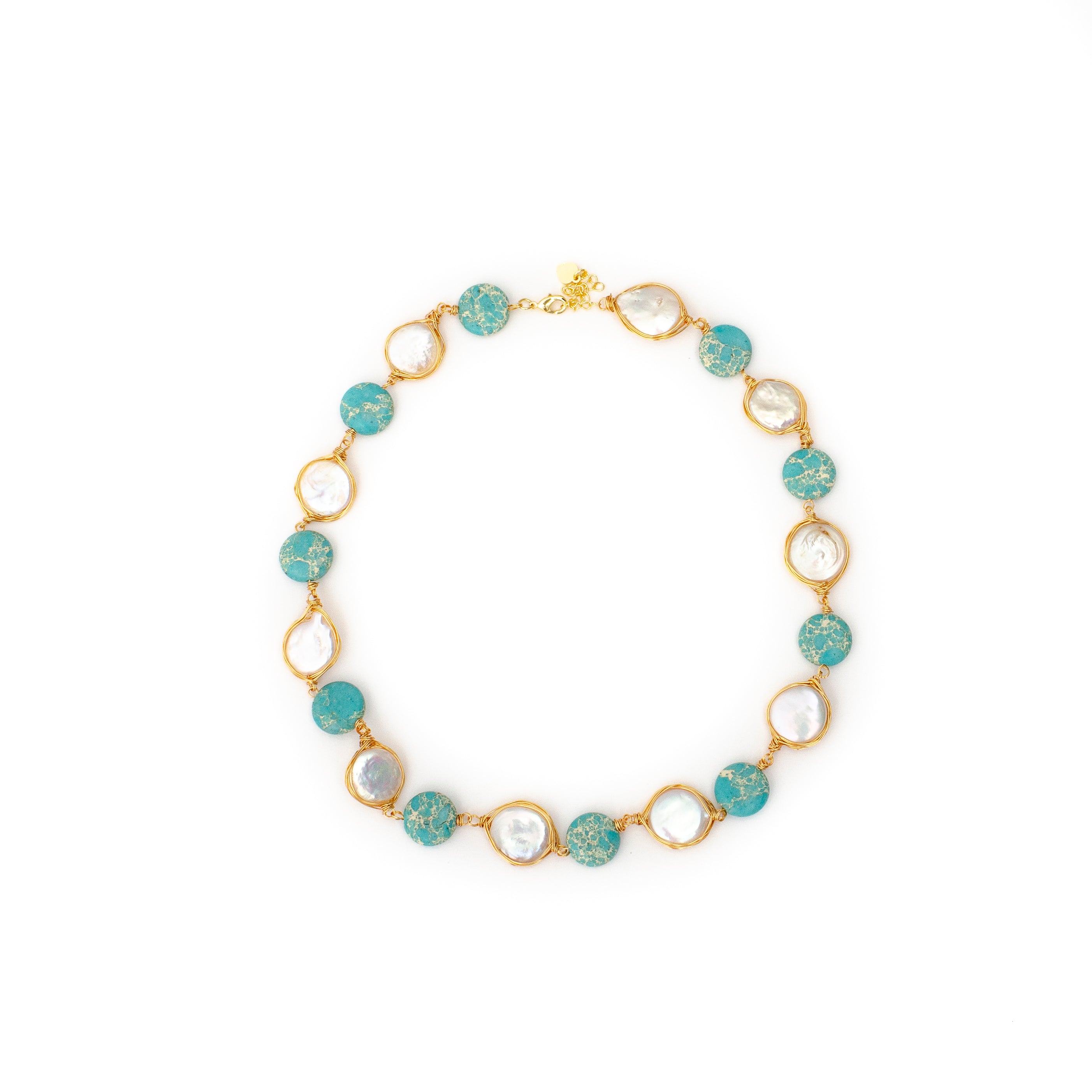 ZEVAR NECKLACE IN TURQUOISE AND WHITE COIN PEARL