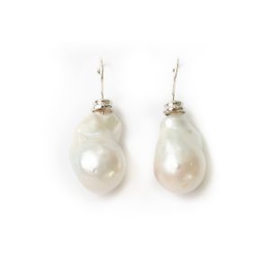 WHITE PEARL EARRINGS IN SILVER